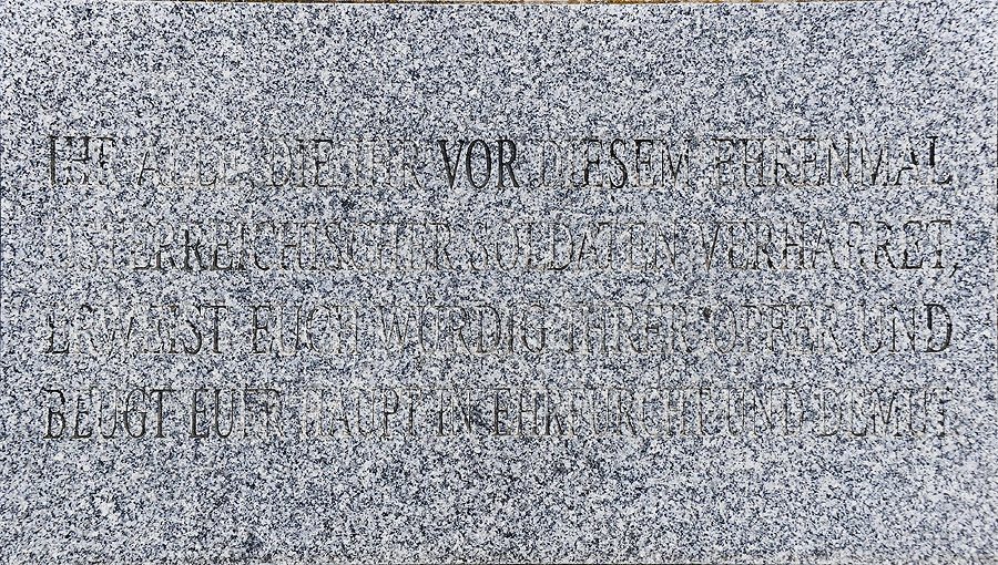 1140 Wien Vega-Payer-Weyprecht Kaserne Kavalleriedenkmal 2004