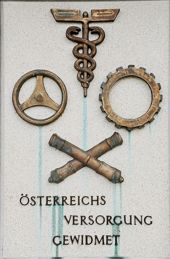 1140 Wien Vega-Payer-Weyprecht Kaserne Kavalleriedenkmal 2004