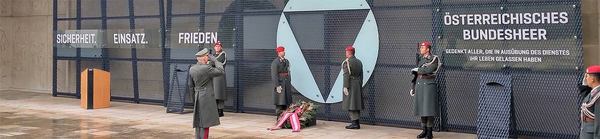 Sliderbild Ehrenhalle mit Ehrenmal ÖBH, Äußeres Burgtor / Österreichisches Heldendenkmal, 1010 Wien, Wien